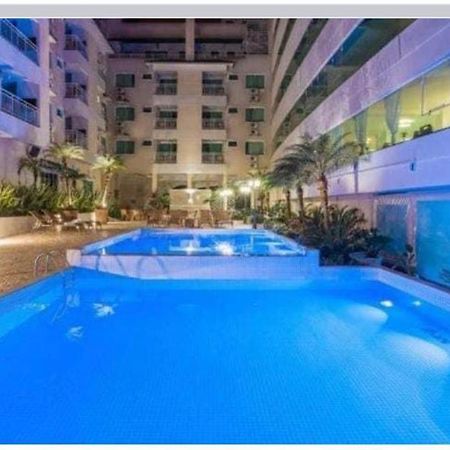 Apartamento Em Condominio Em ボンビーニャス エクステリア 写真