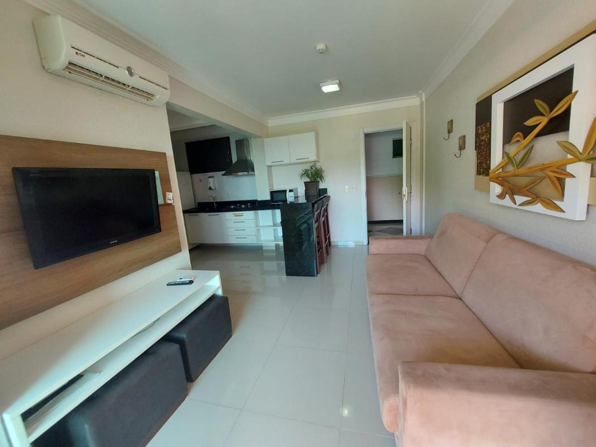 Apartamento Em Condominio Em ボンビーニャス エクステリア 写真