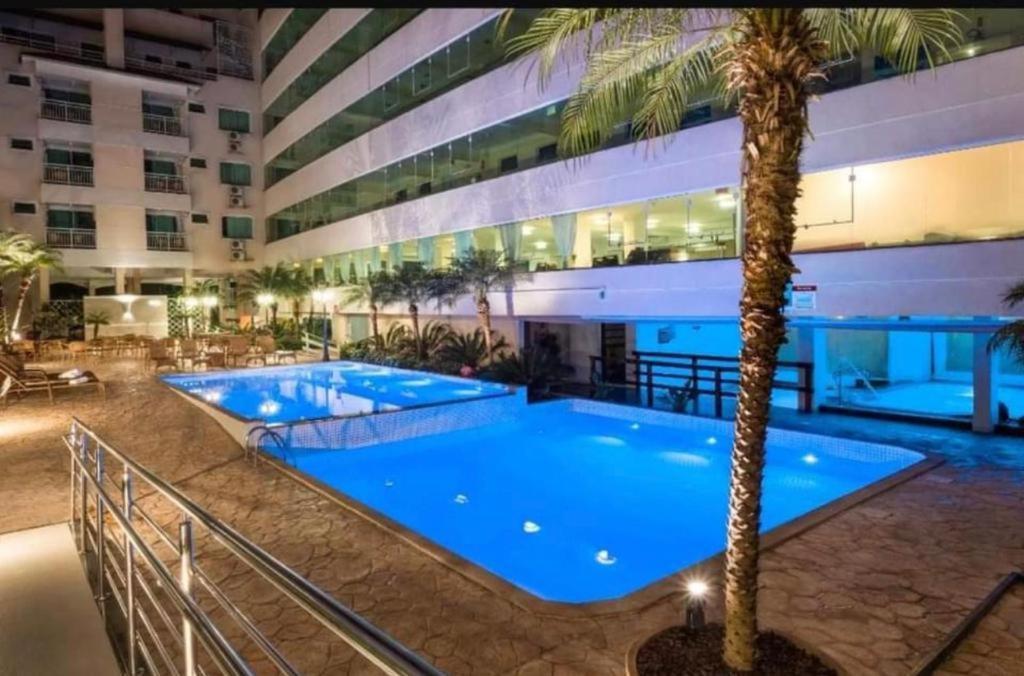 Apartamento Em Condominio Em ボンビーニャス エクステリア 写真