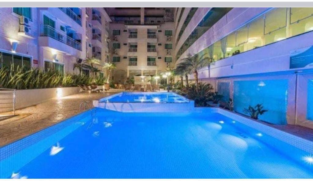 Apartamento Em Condominio Em ボンビーニャス エクステリア 写真