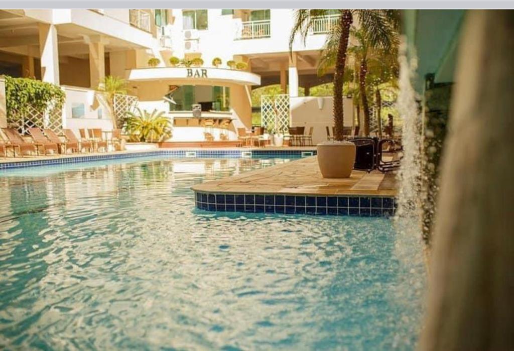 Apartamento Em Condominio Em ボンビーニャス エクステリア 写真