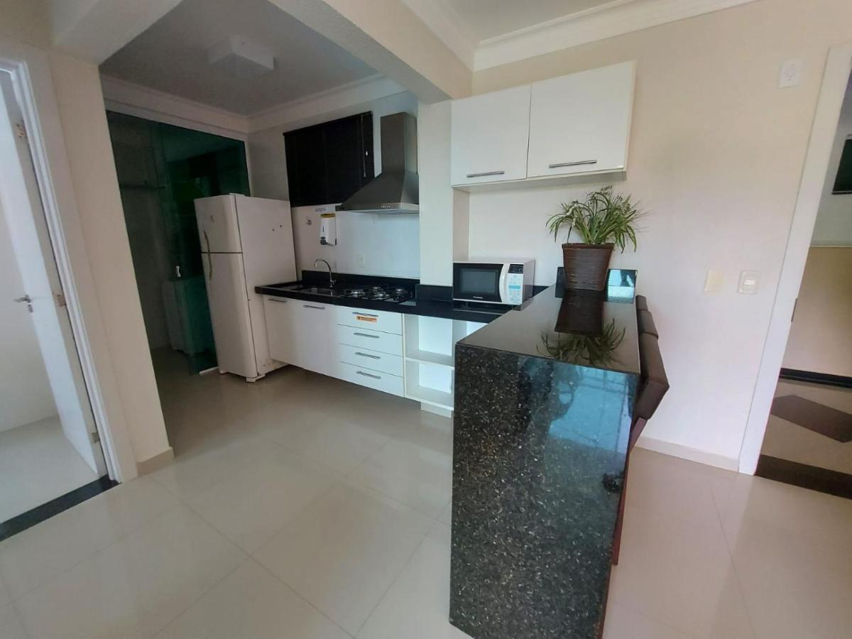 Apartamento Em Condominio Em ボンビーニャス エクステリア 写真